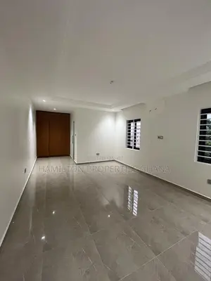 4bdrm Mansion in Ashaley Botwe for sale