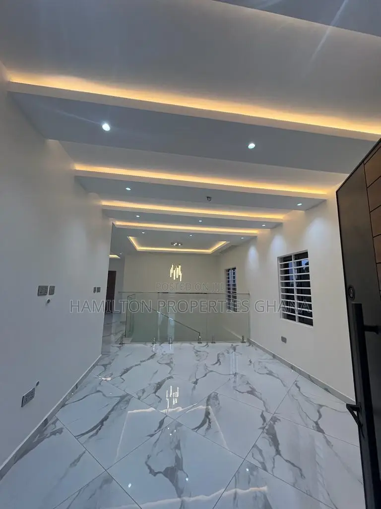 4bdrm Mansion in Ashaley Botwe for sale