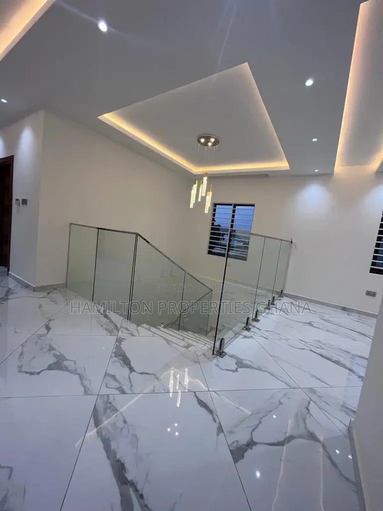 4bdrm Mansion in Ashaley Botwe for sale