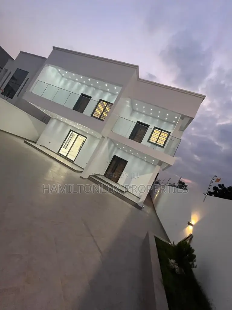 4bdrm Mansion in Ashaley Botwe for sale