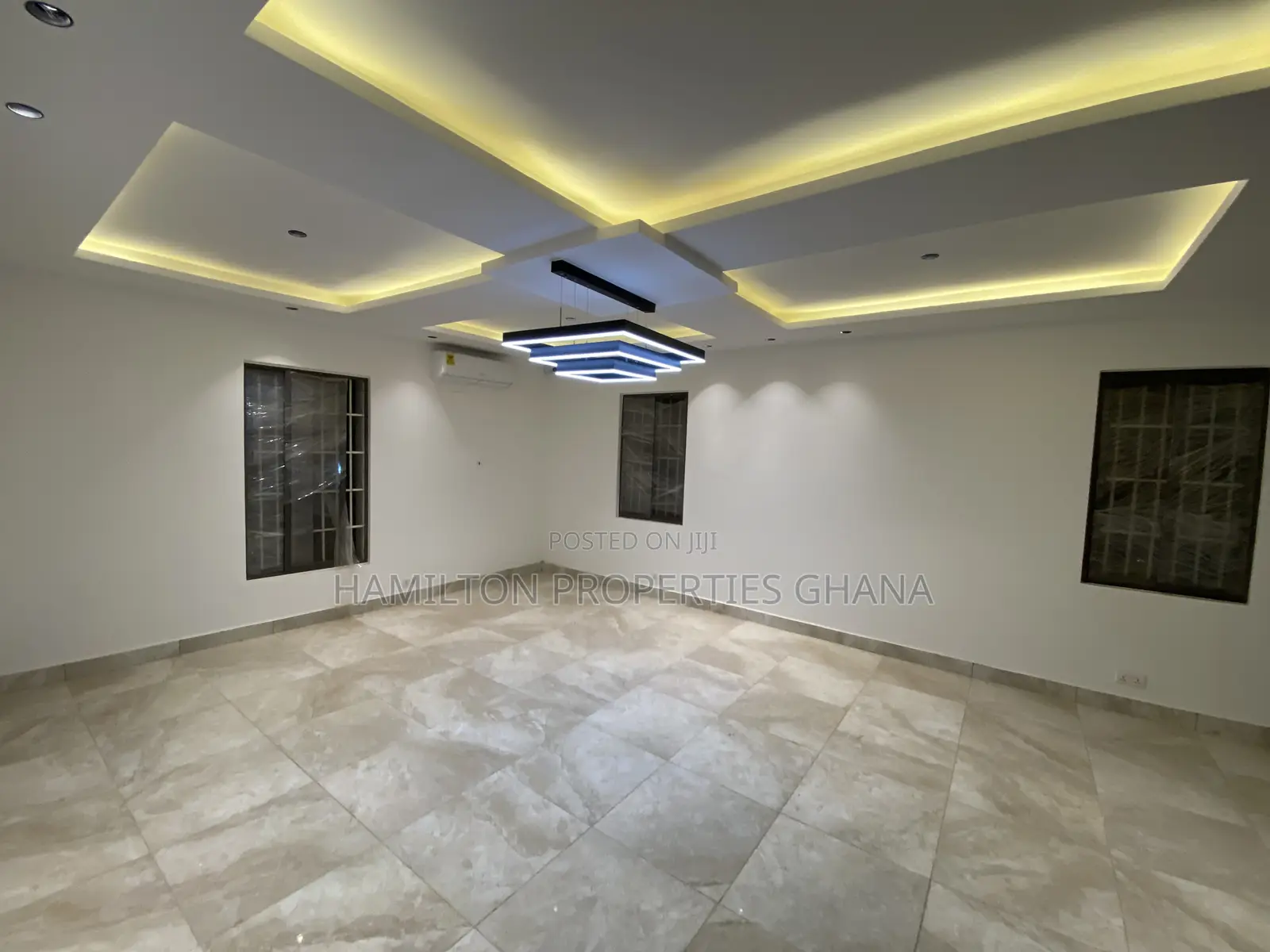 4bdrm Mansion in Ashaley Botwe for sale