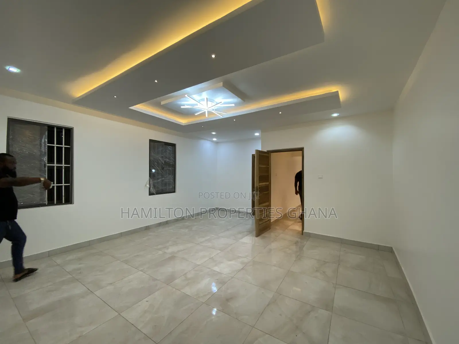4bdrm Mansion in Ashaley Botwe for sale