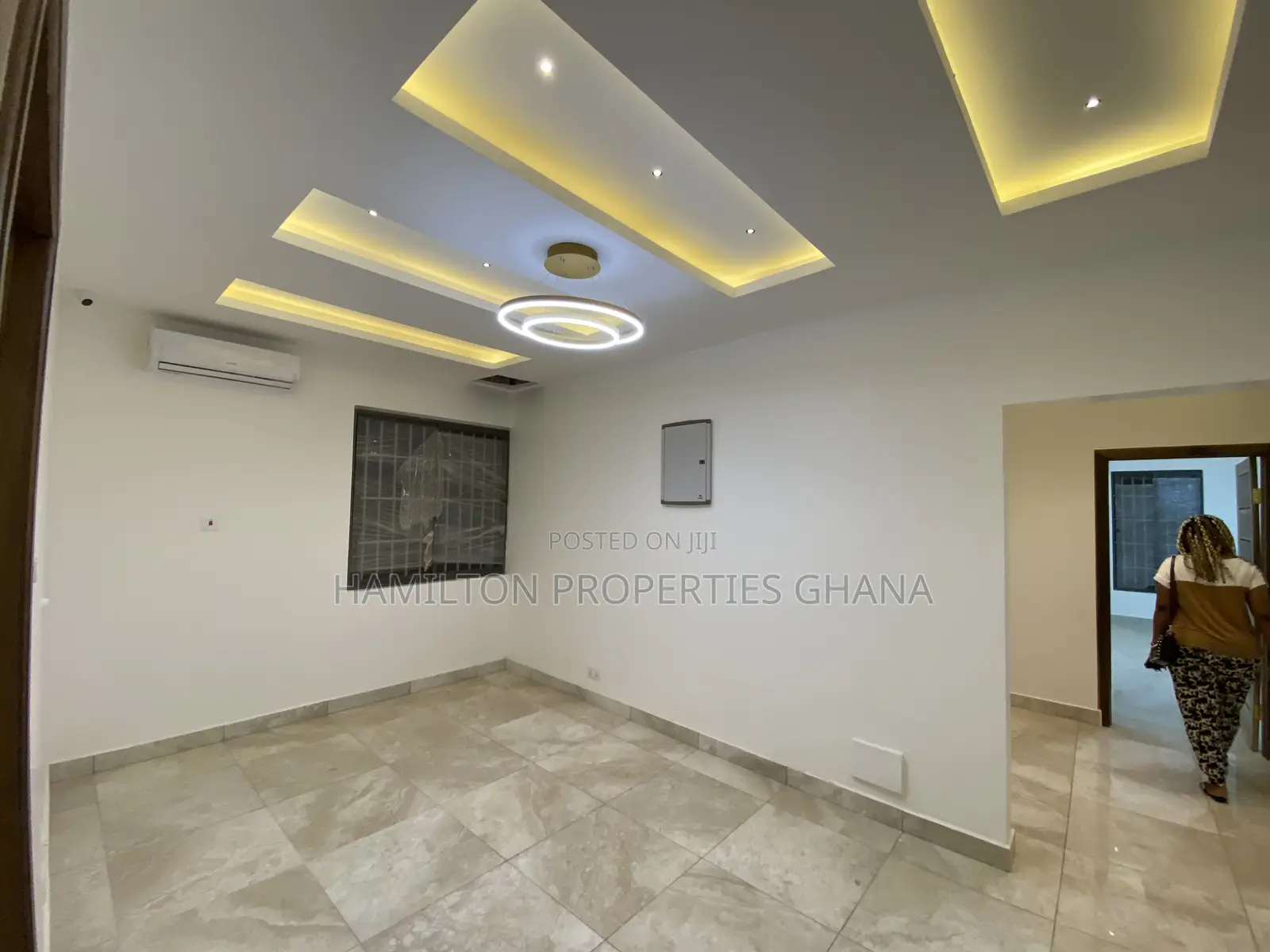 4bdrm Mansion in Ashaley Botwe for sale