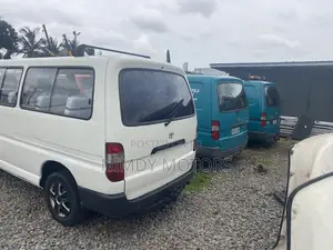 Toyota HiAce 2010 White
