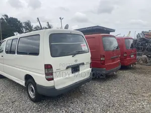 Toyota HiAce 2010 White