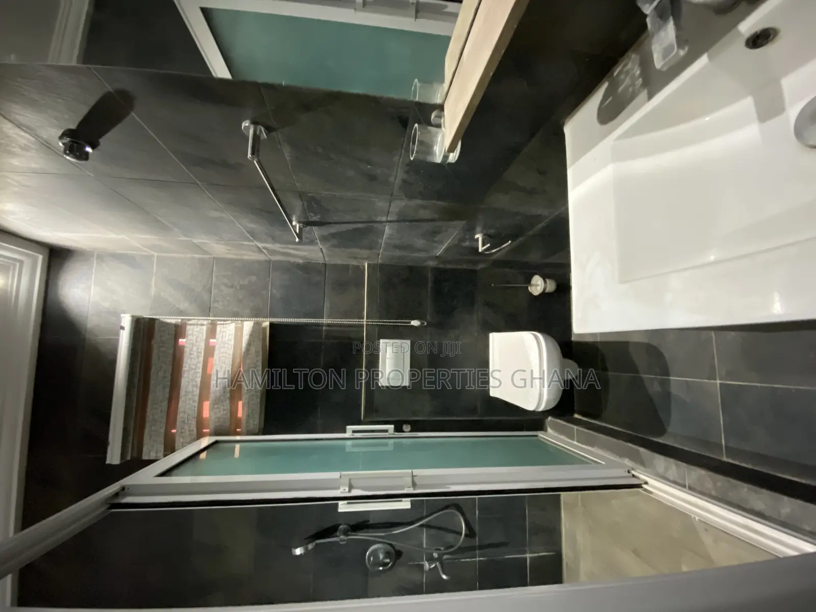 3bdrm House in Adenta, Commandos for rent