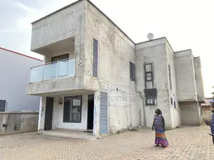 3bdrm House in Adenta, Commandos for rent