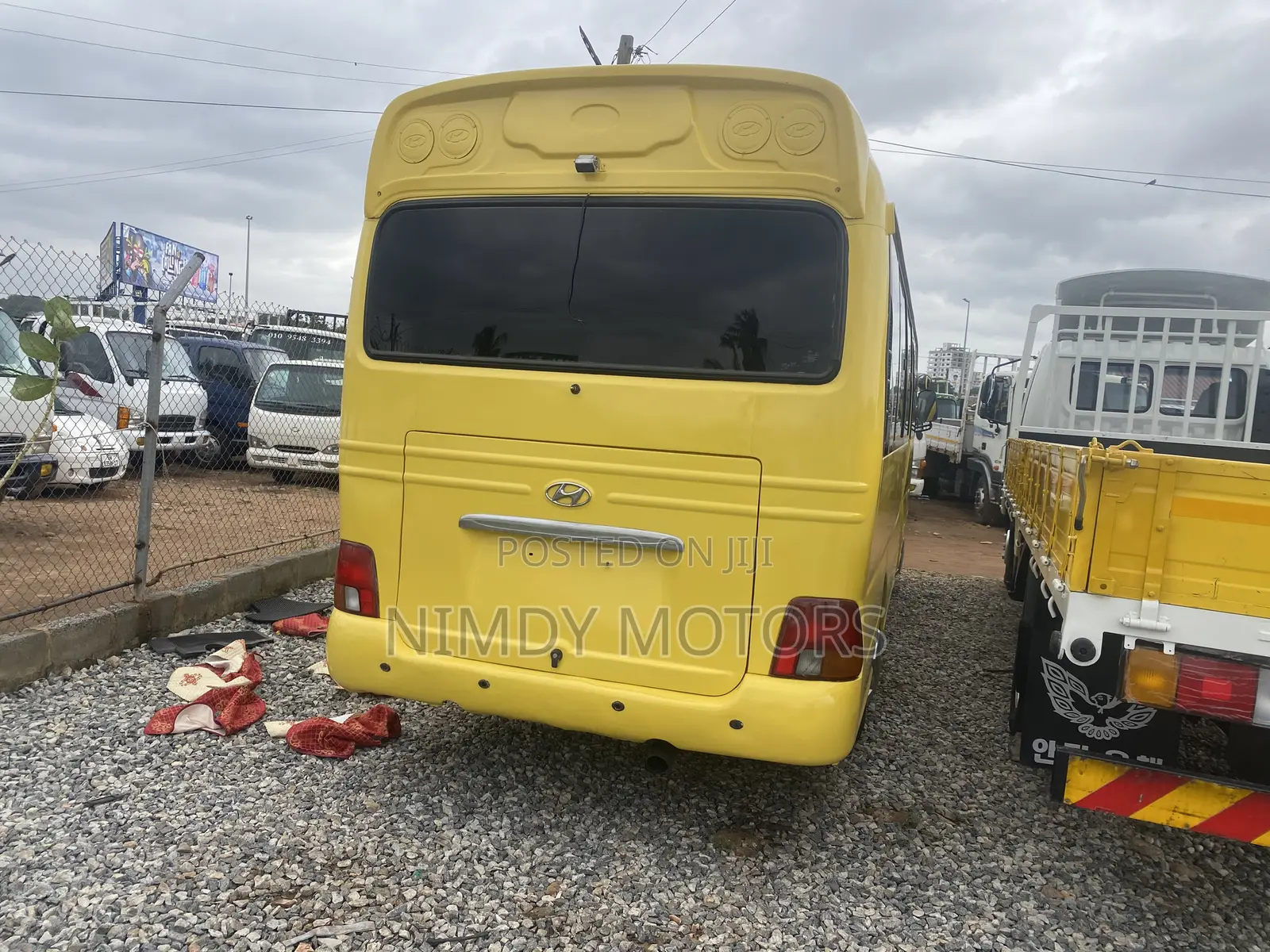 Hyundai County 2016 Yellow