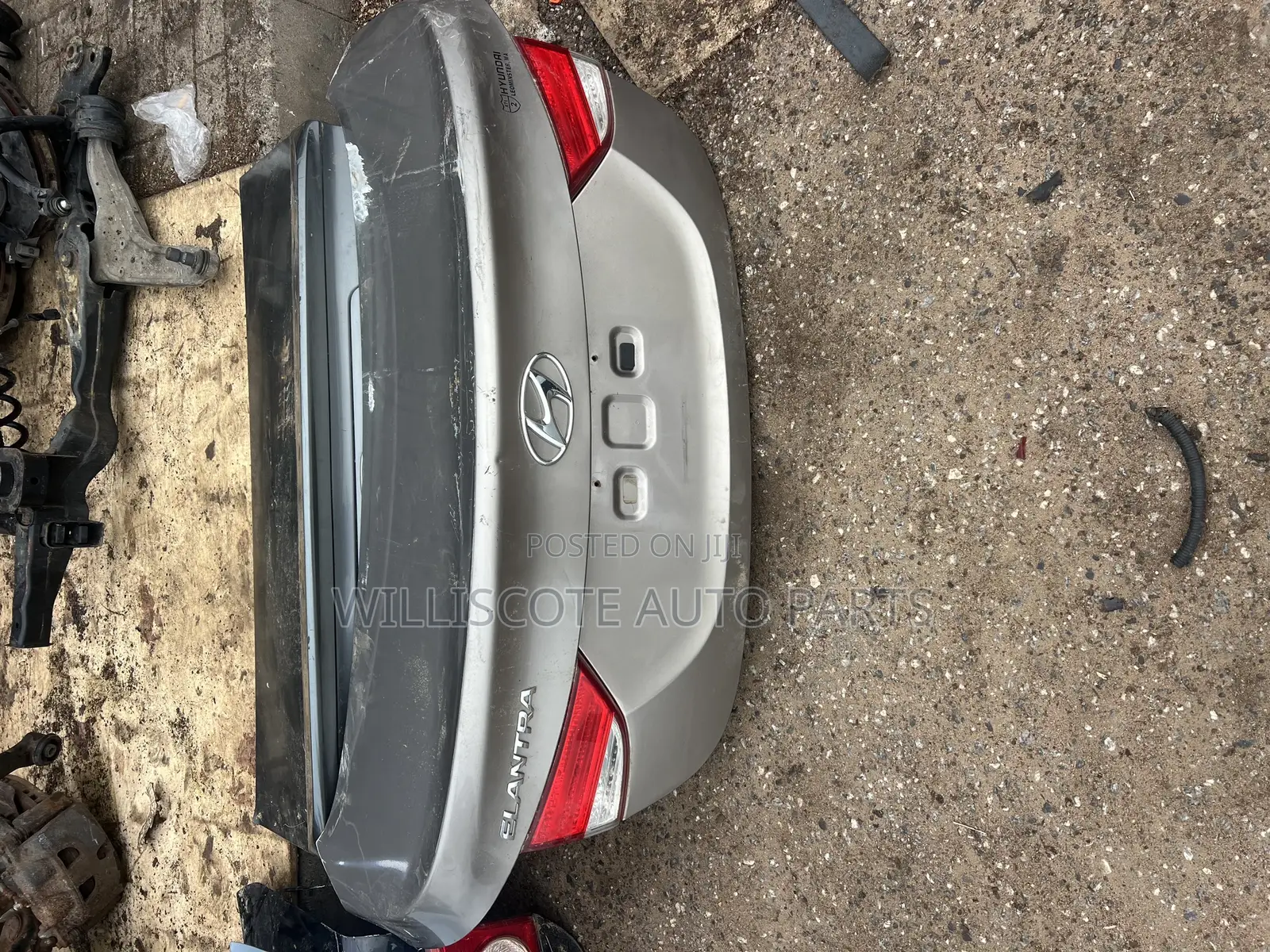 Elantra 12-13 Tailgate or Booth