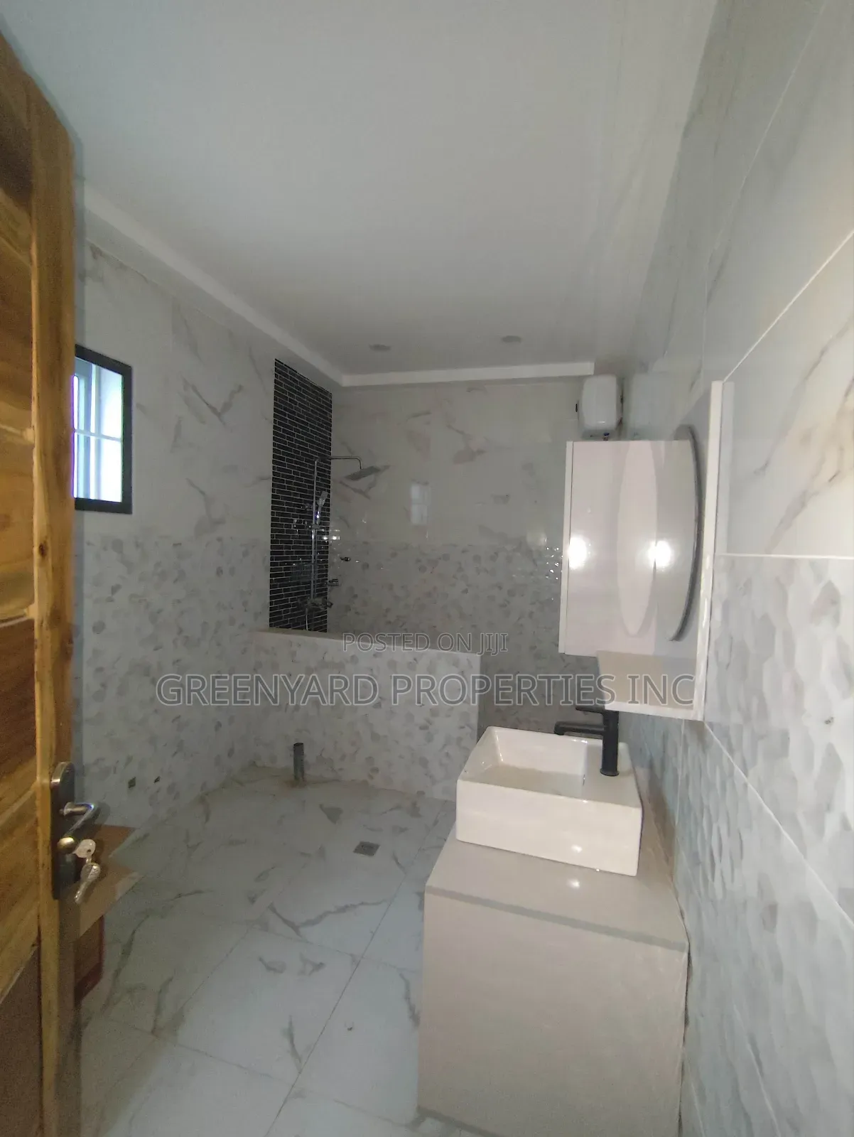 5bdrm House in Ogbojo, East Legon for sale