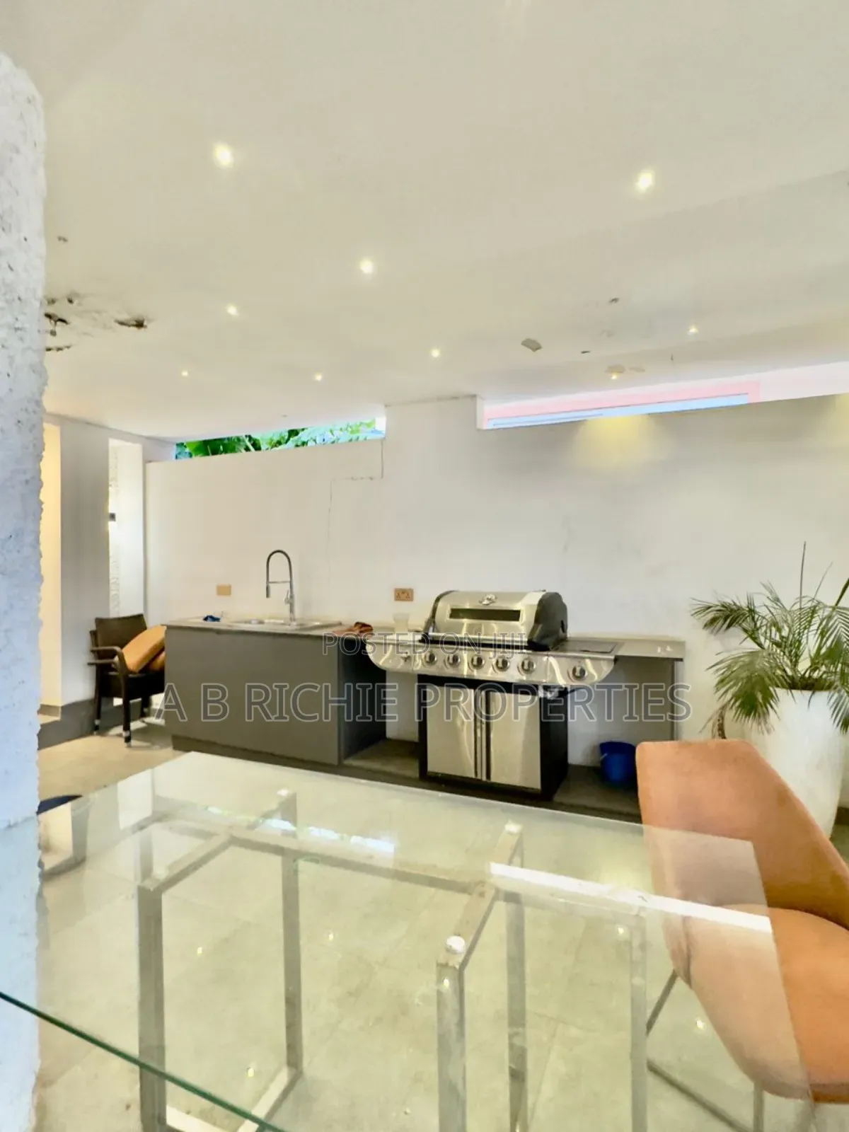 4bdrm Mansion in Ab Richie Properties, Cantonments for sale