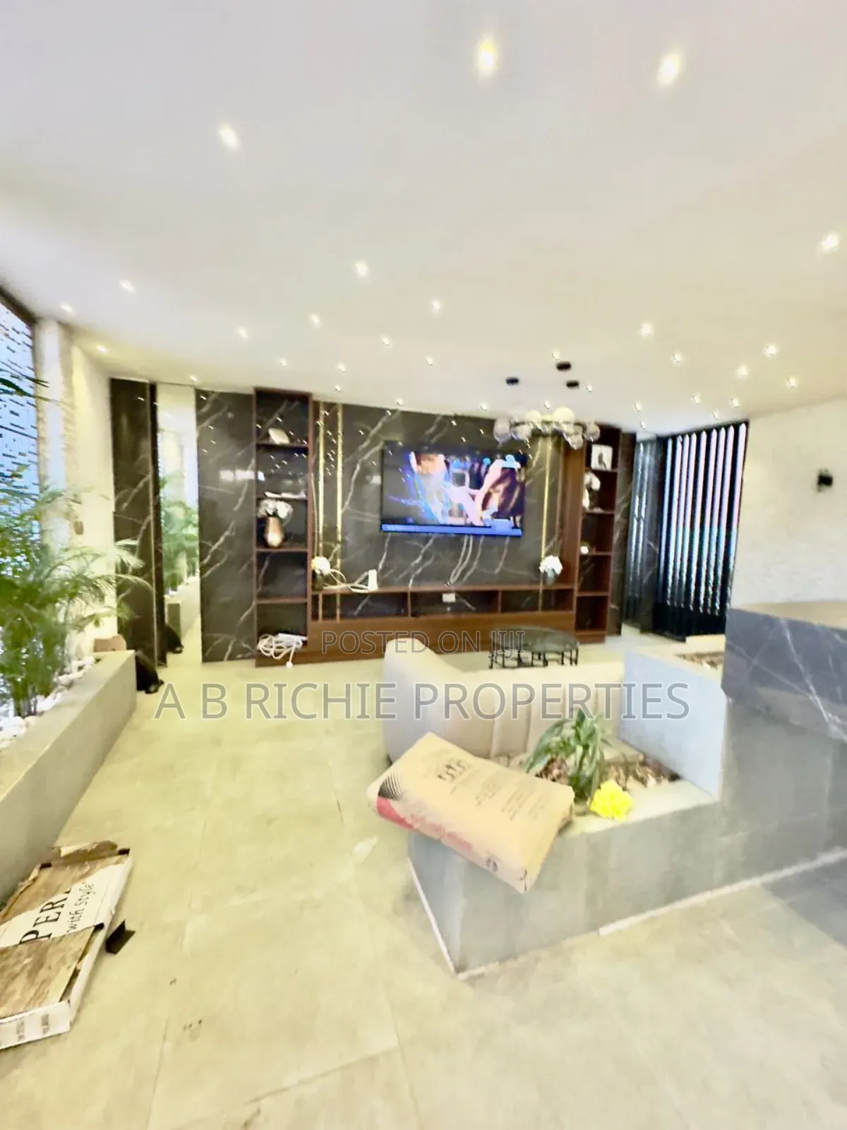 4bdrm Mansion in Ab Richie Properties, Cantonments for sale