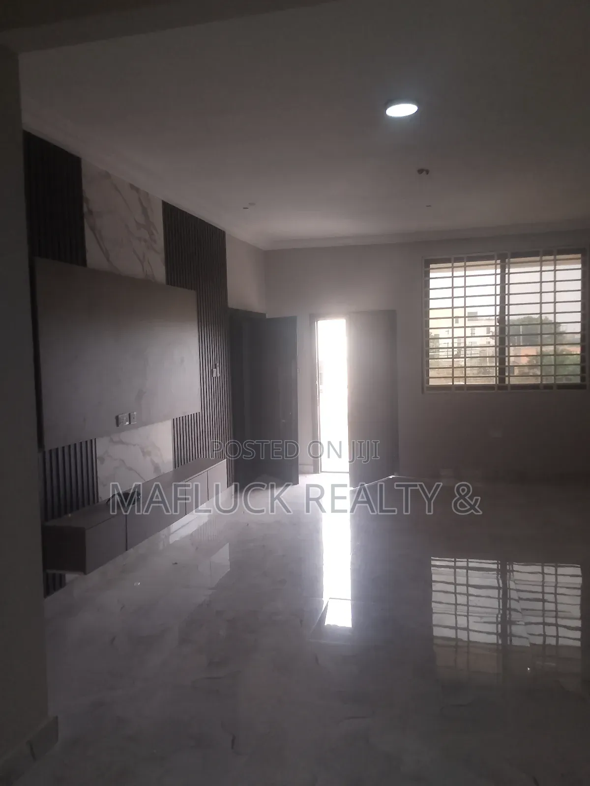 2bdrm Apartment in Lakeside Estate for rent