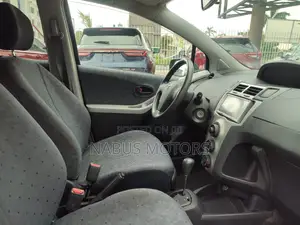 Toyota Vitz 1.3 AWD 5dr 2010 Black