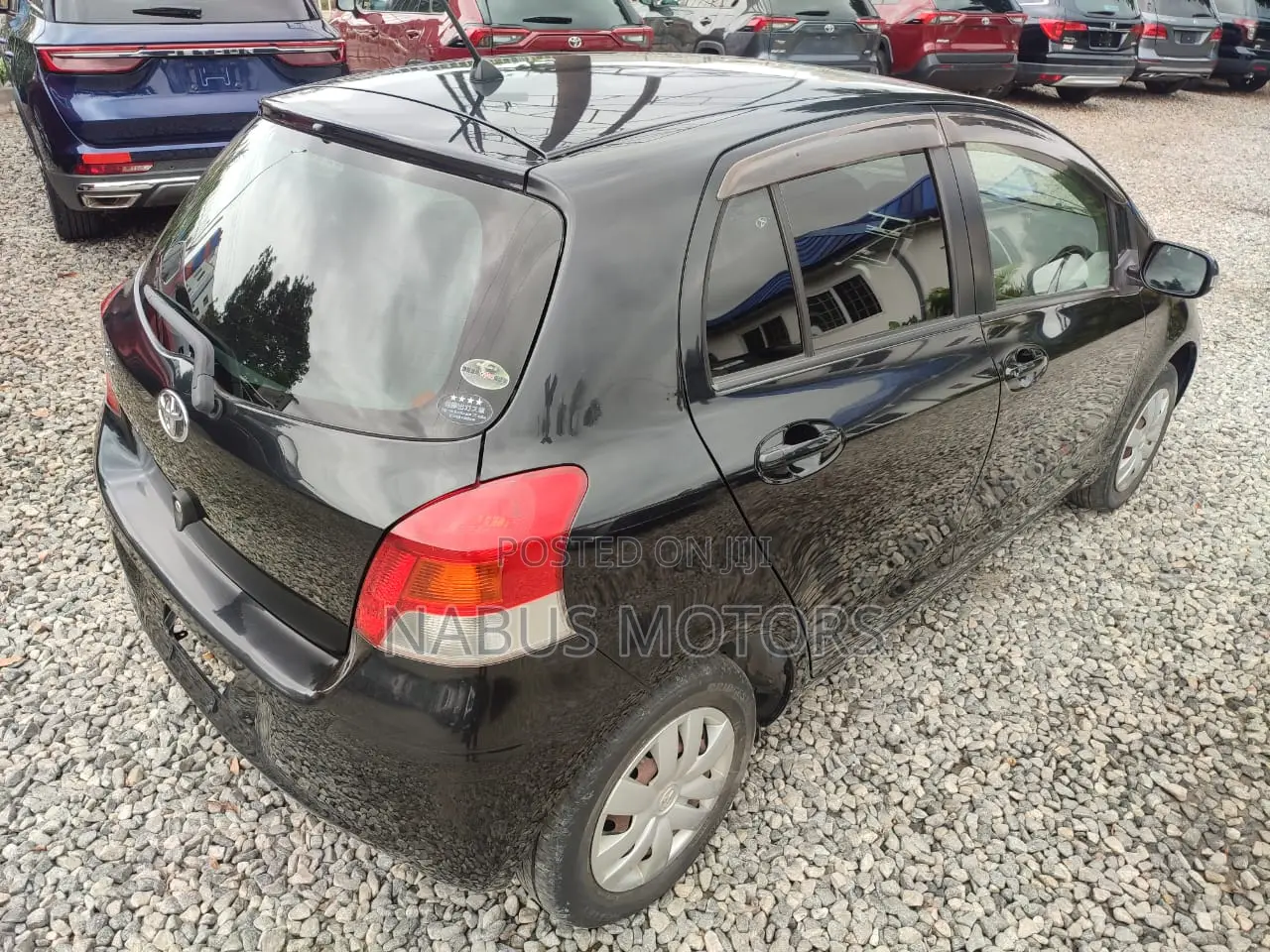 Toyota Vitz 1.3 AWD 5dr 2010 Black