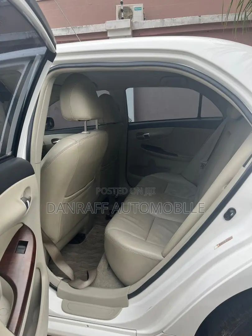 Toyota Corolla Altis 2013 White