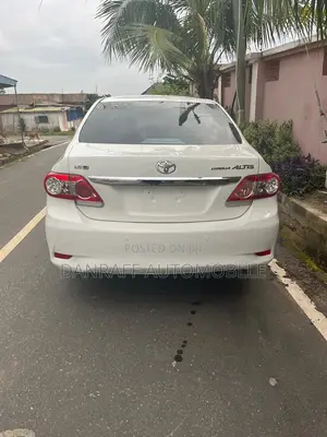Toyota Corolla Altis 2013 White