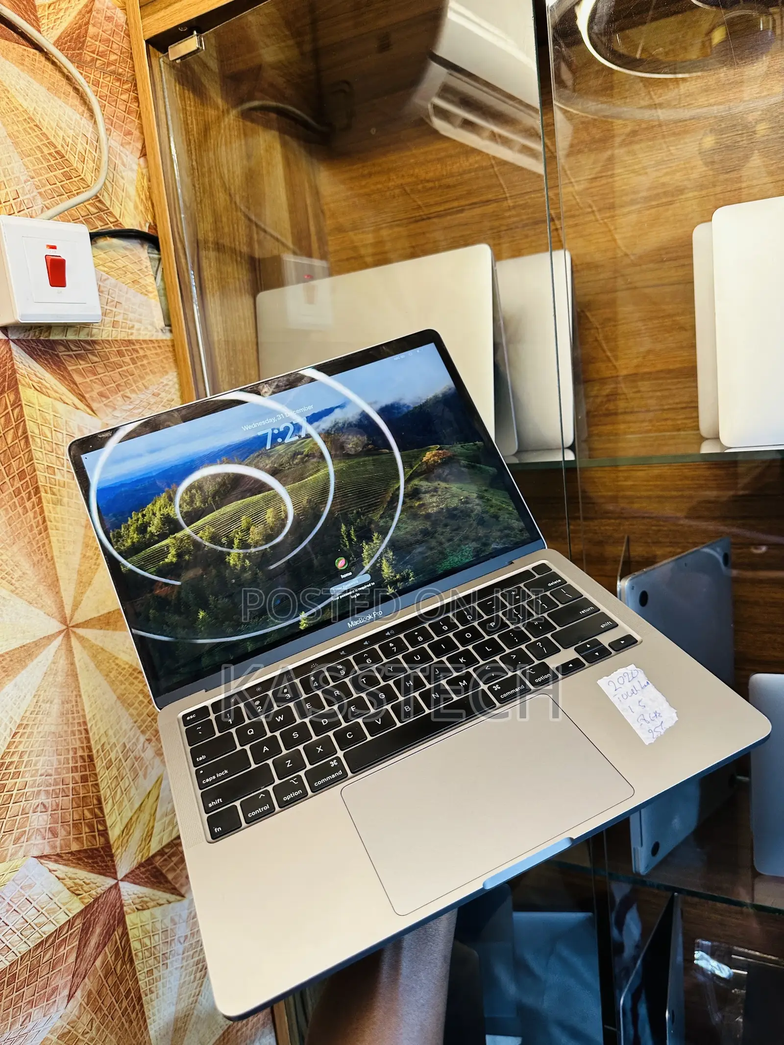 Laptop Apple MacBook Pro 2020 8GB Intel Core I5 SSD 256GB