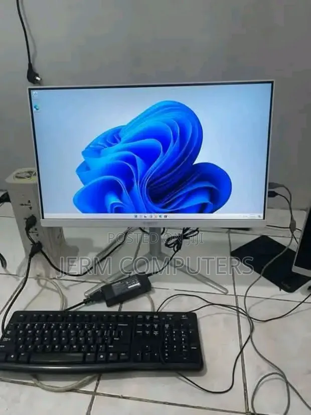 New Desktop Computer HP 200 G4 All-in-One 8GB Intel Core I5 SSD 1T