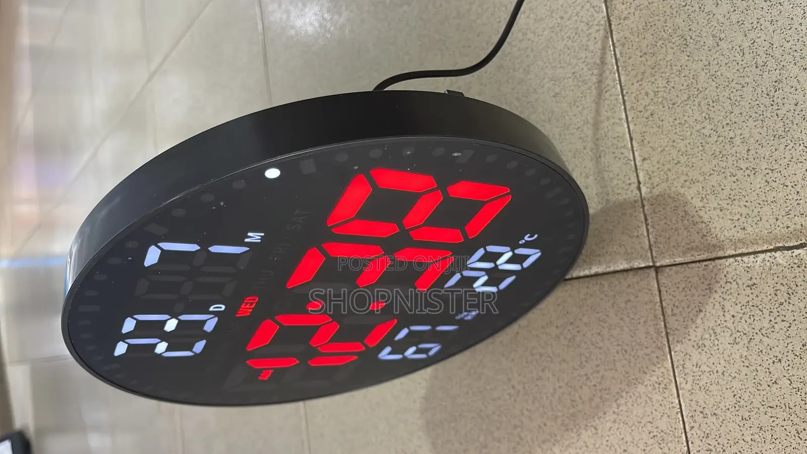 Digital Clock With Humidity and Temperature