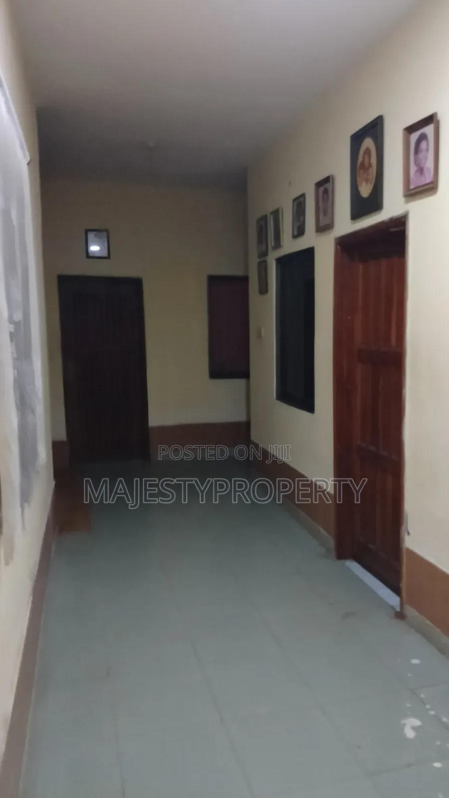 7bdrm Bungalow in East Airport for sale