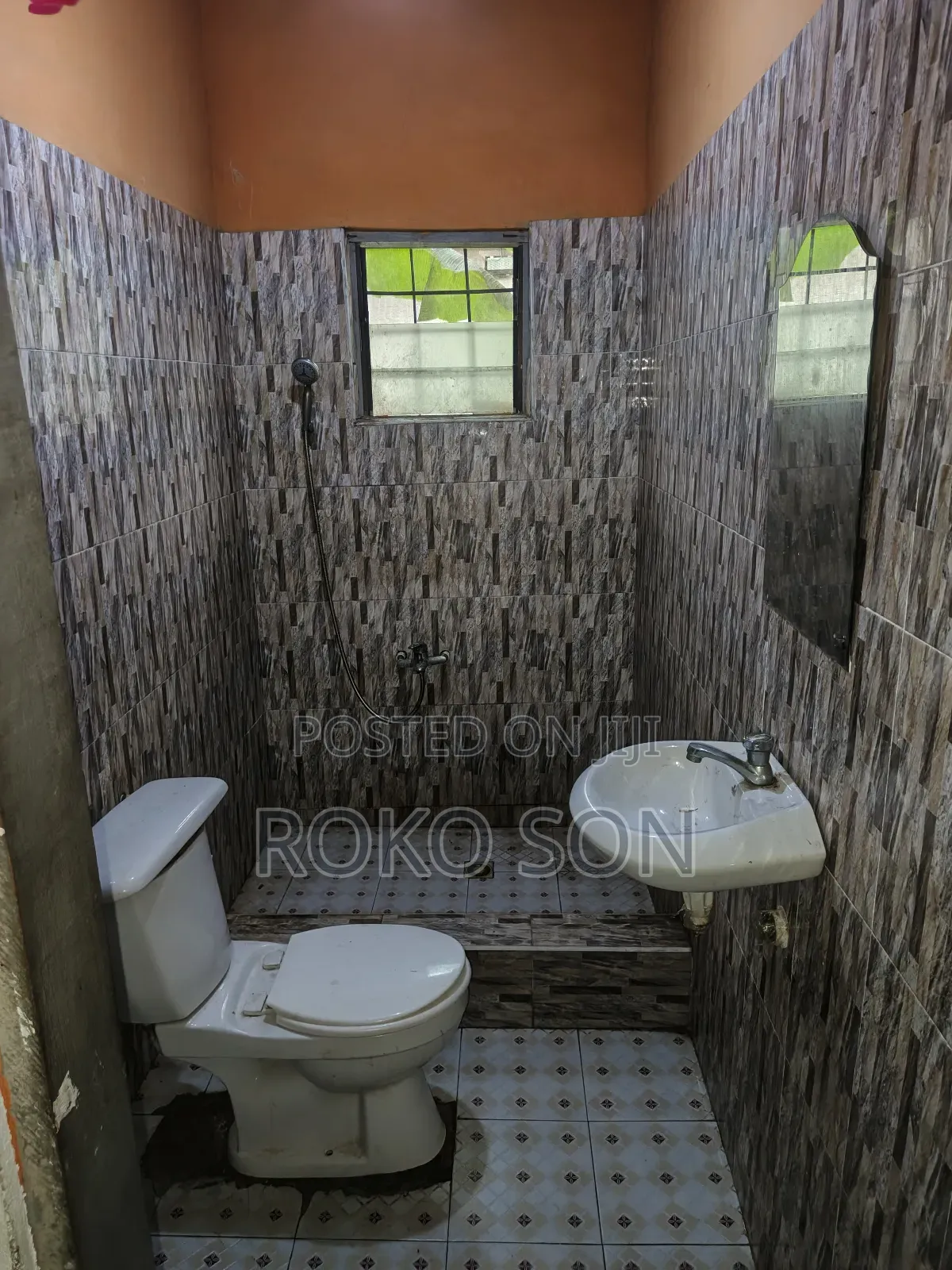 Mini Flat in Dr Roko, Olebu for rent