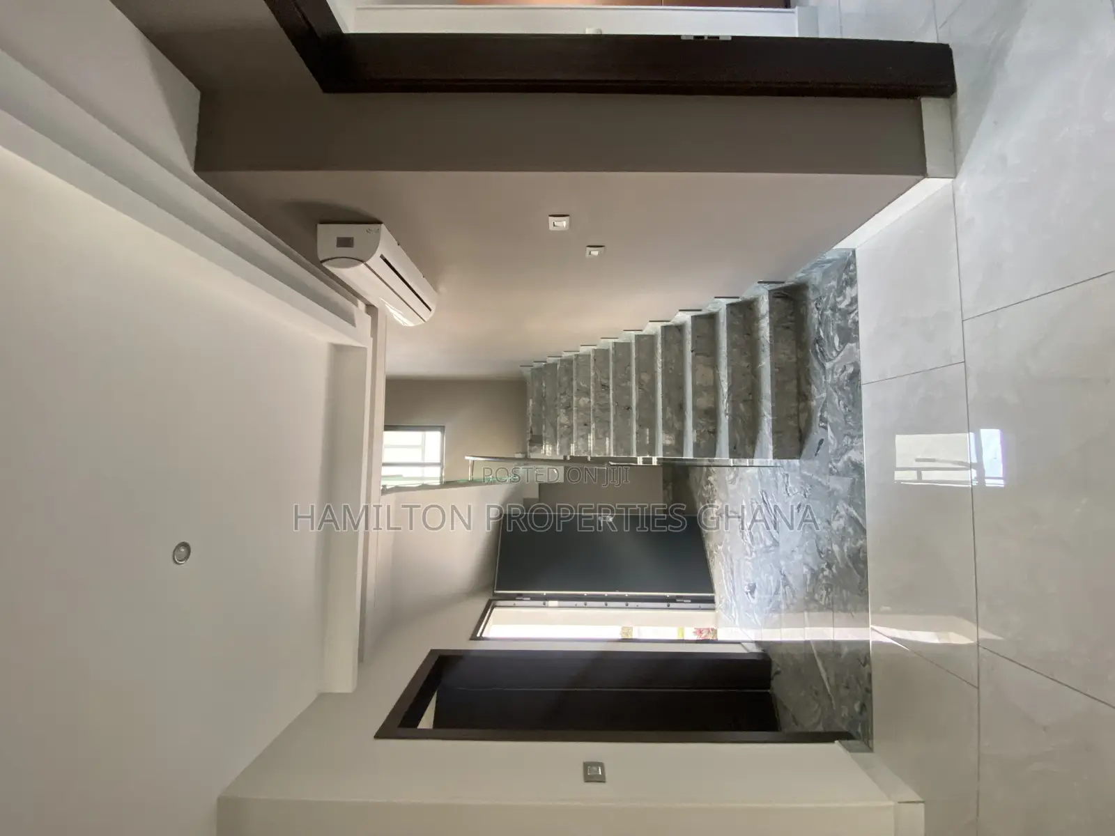 4bdrm Townhouse / Terrace in Airport for rent