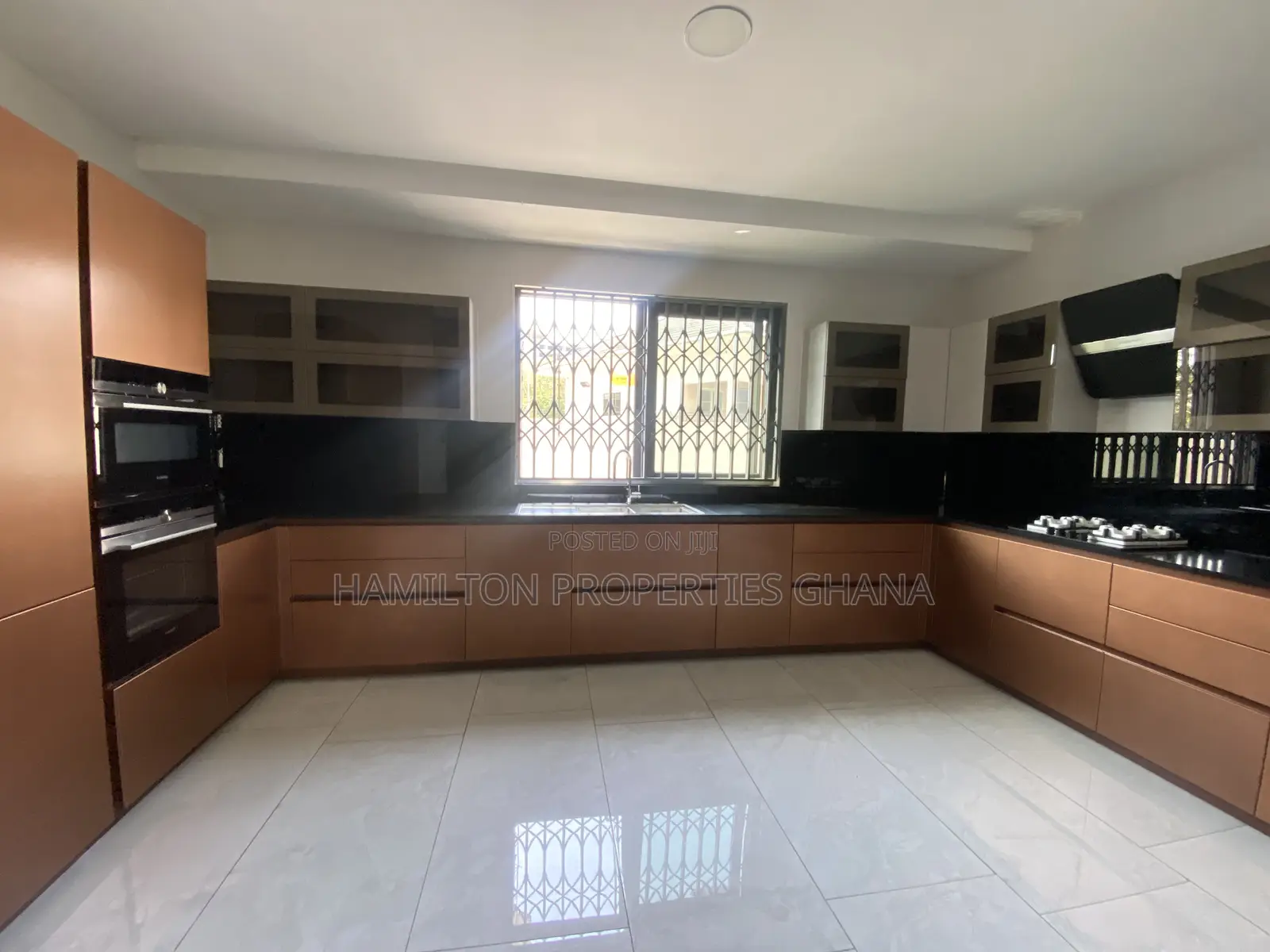 4bdrm Townhouse / Terrace in Airport for rent