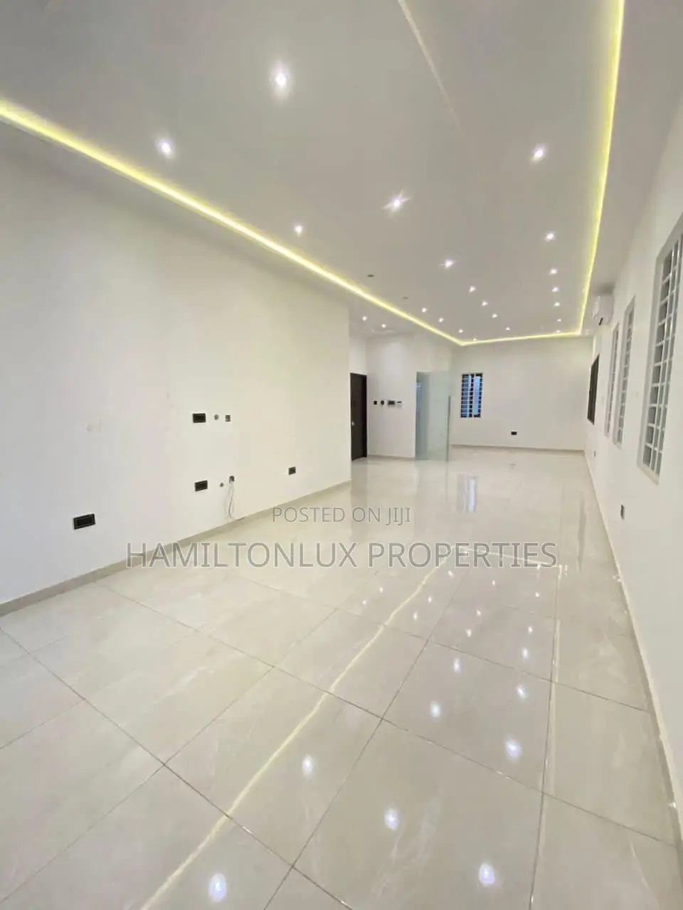 4bdrm Mansion in Lakeside, Ashaley Botwe for sale