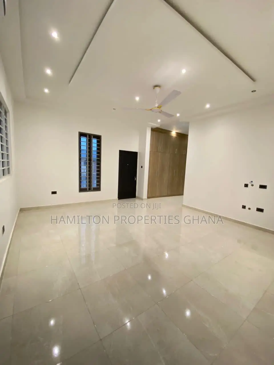 4bdrm Mansion in Lakeside, Ashaley Botwe for sale