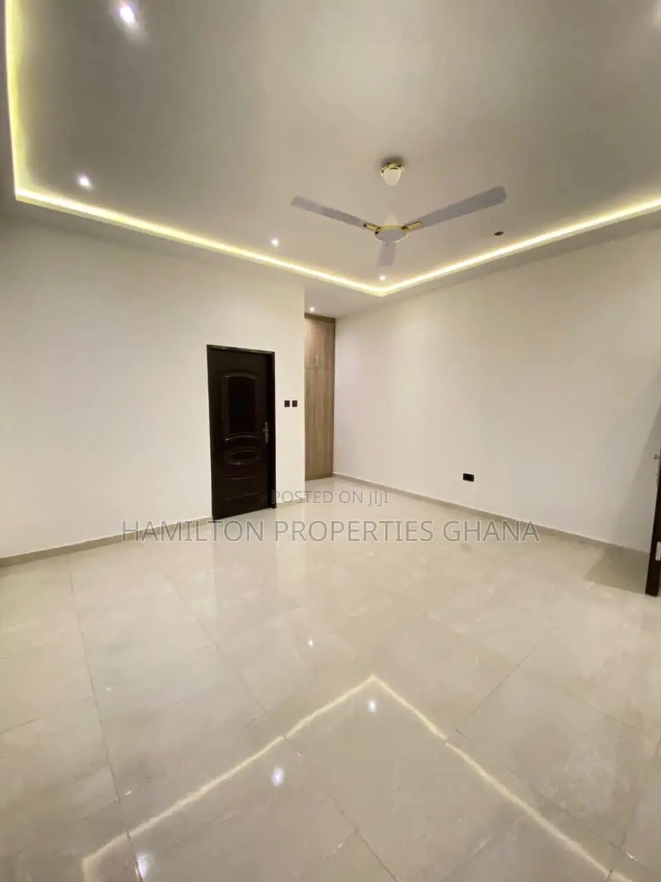 4bdrm Mansion in Lakeside, Ashaley Botwe for sale