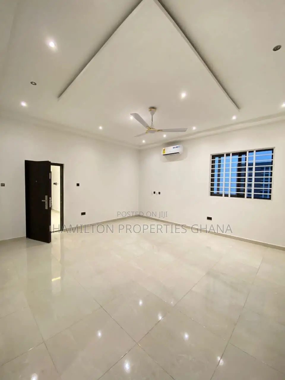 4bdrm Mansion in Lakeside, Ashaley Botwe for sale