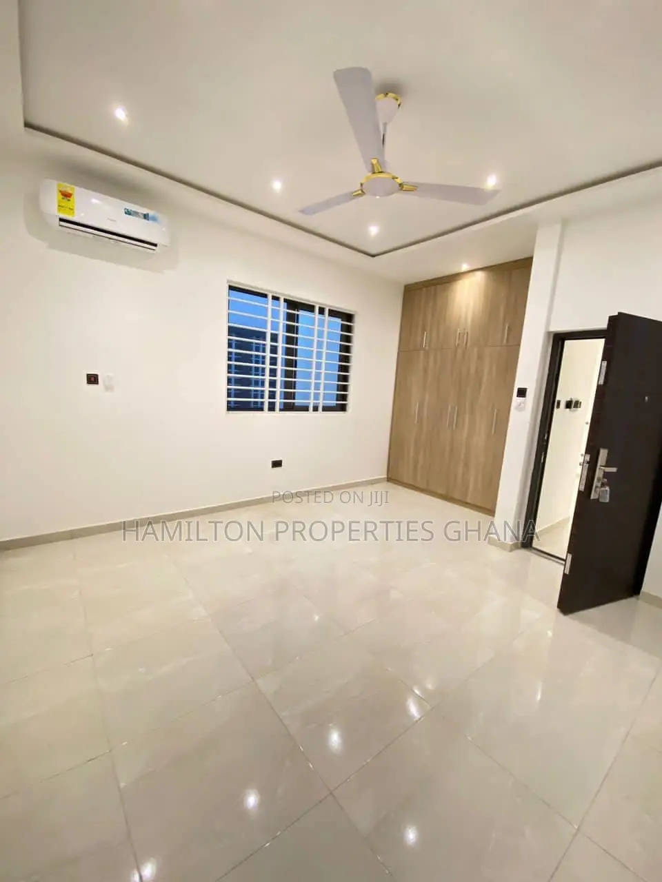 4bdrm Mansion in Lakeside, Ashaley Botwe for sale