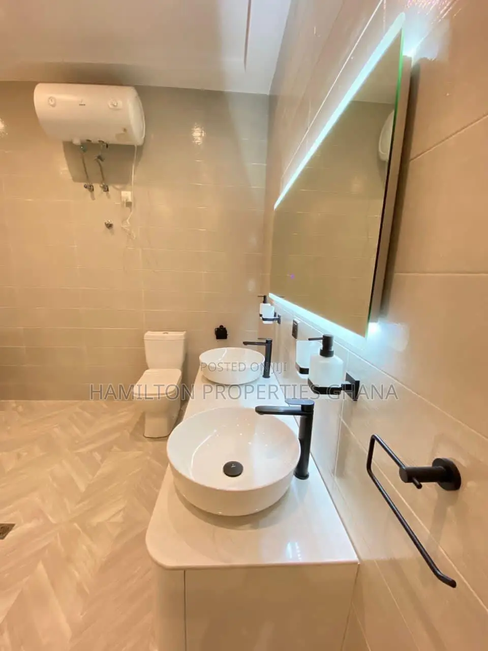 4bdrm Mansion in Lakeside, Ashaley Botwe for sale