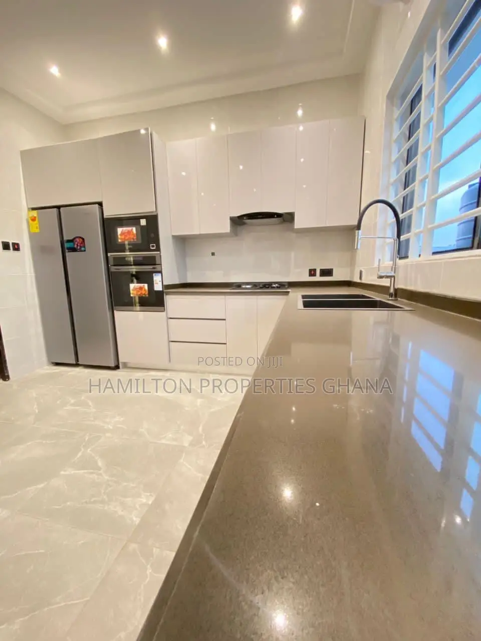4bdrm Mansion in Lakeside, Ashaley Botwe for sale