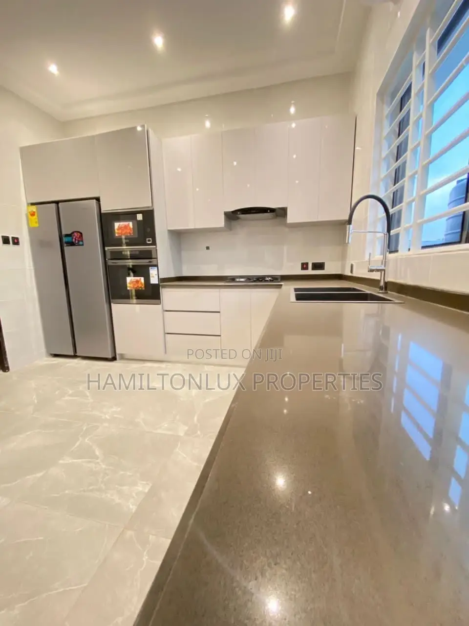 4bdrm Mansion in Lakeside, Ashaley Botwe for sale