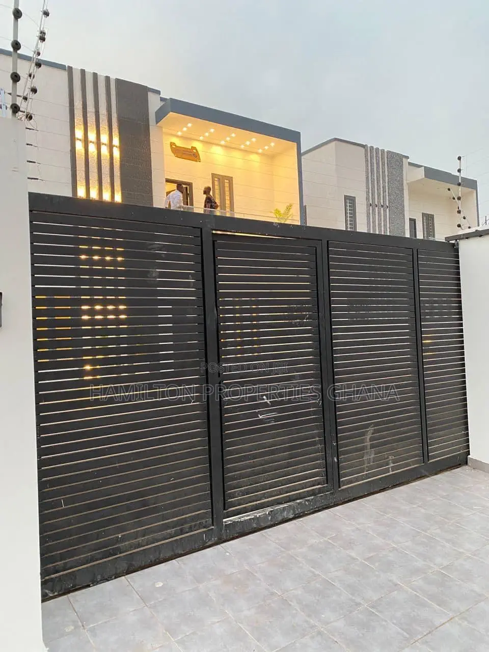 4bdrm Mansion in Lakeside, Ashaley Botwe for sale
