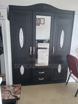 Middle Side Mirror Robe