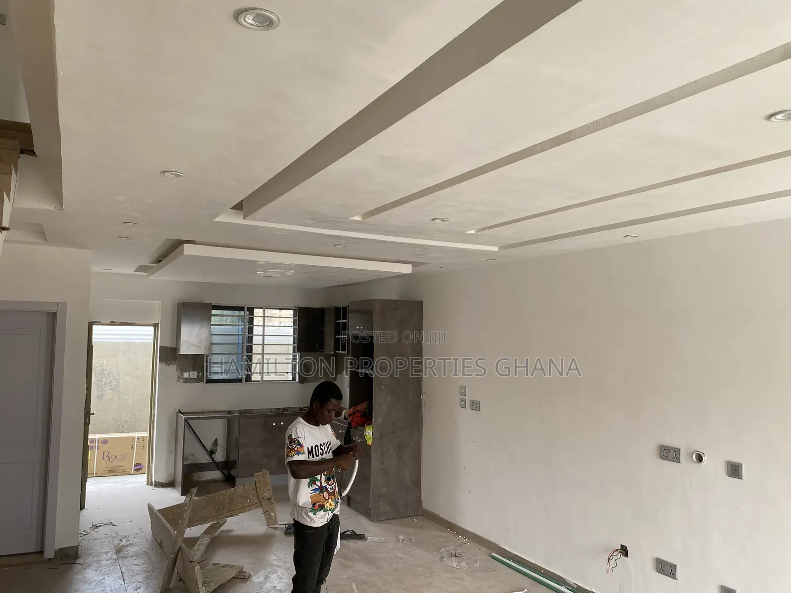 2bdrm House in Residence, School Junction for sale