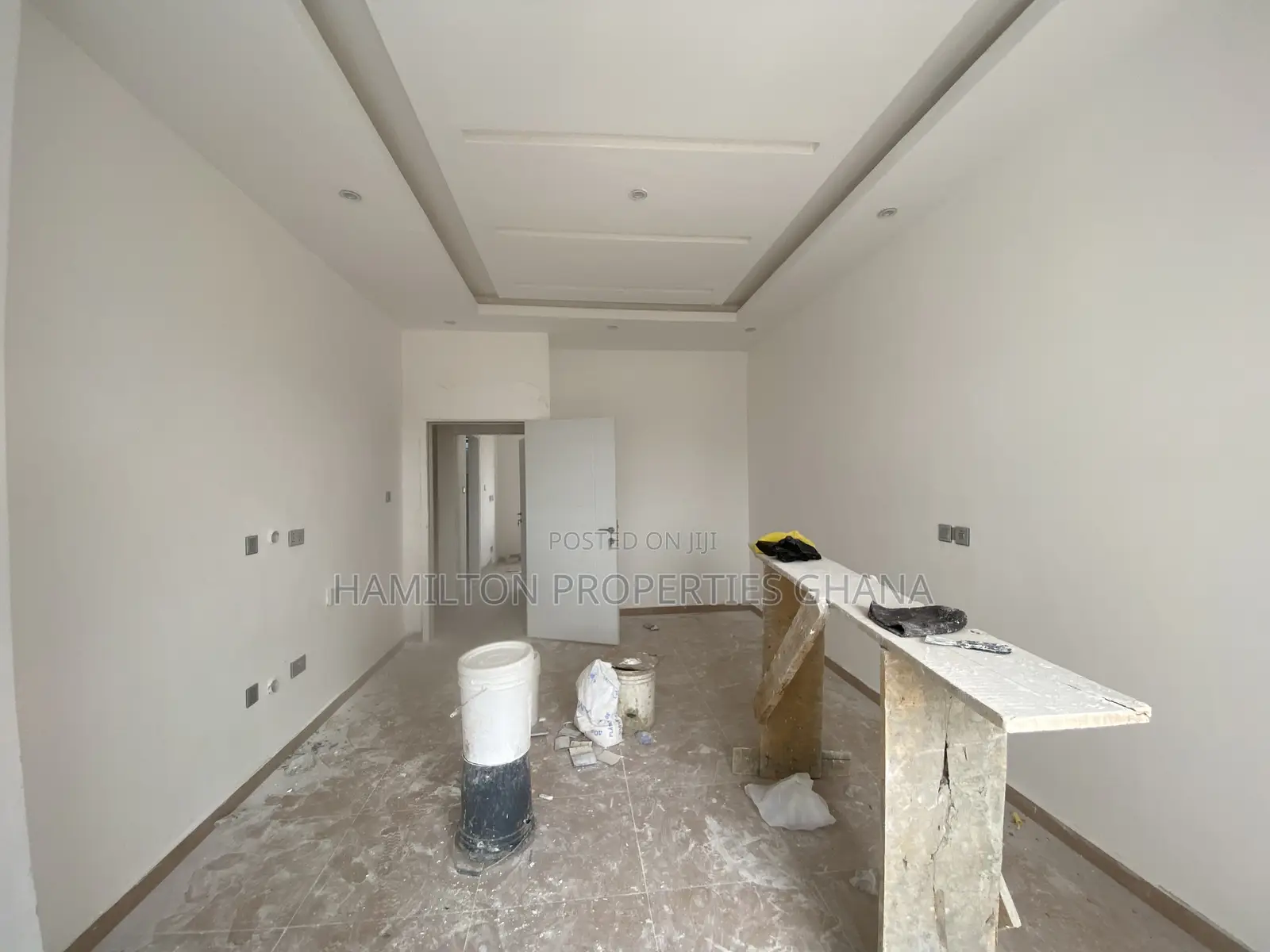 2bdrm House in Residence, School Junction for sale