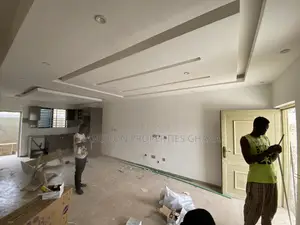 2bdrm House in Residence, School Junction for sale