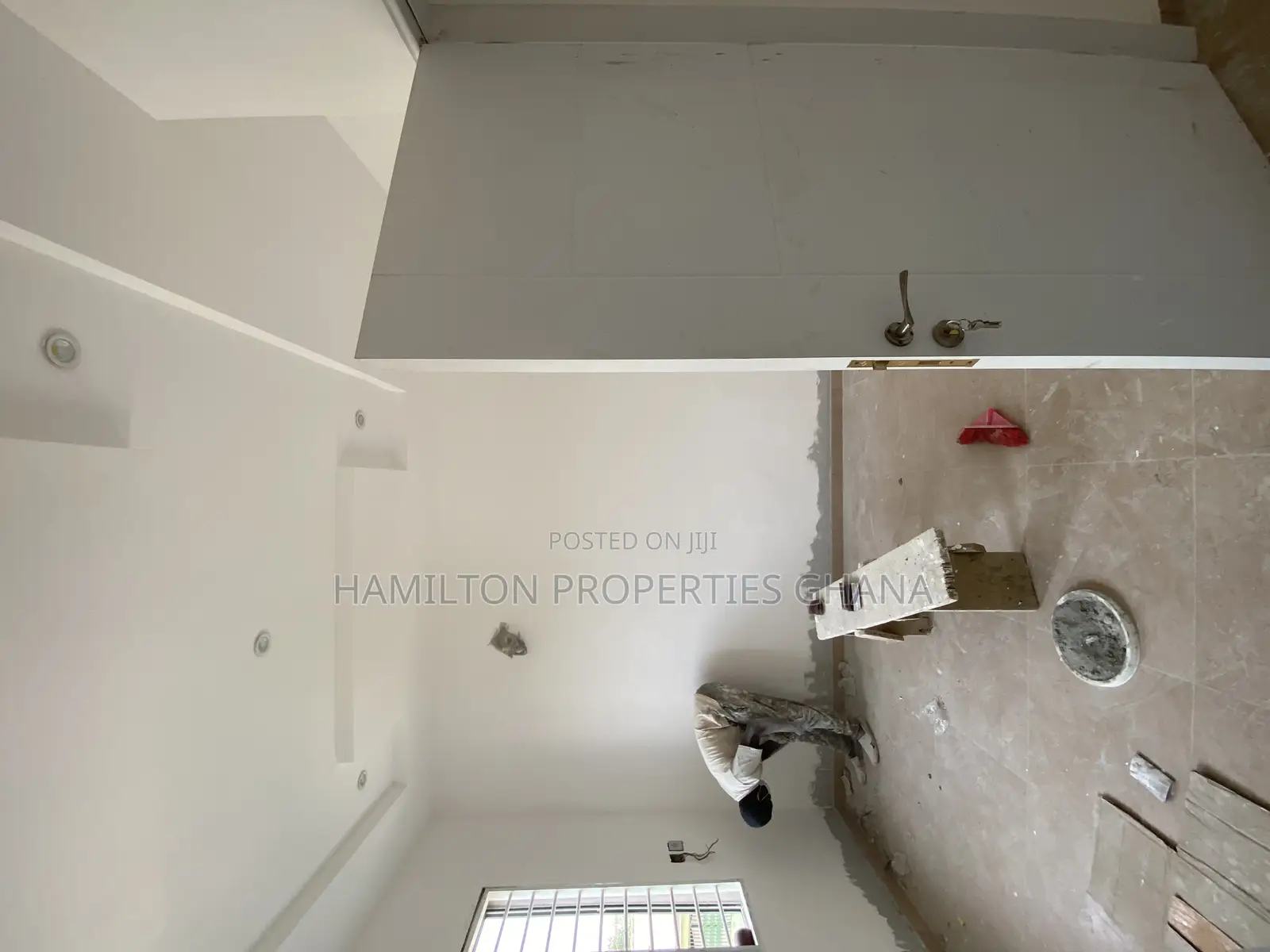 2bdrm House in Residence, School Junction for sale