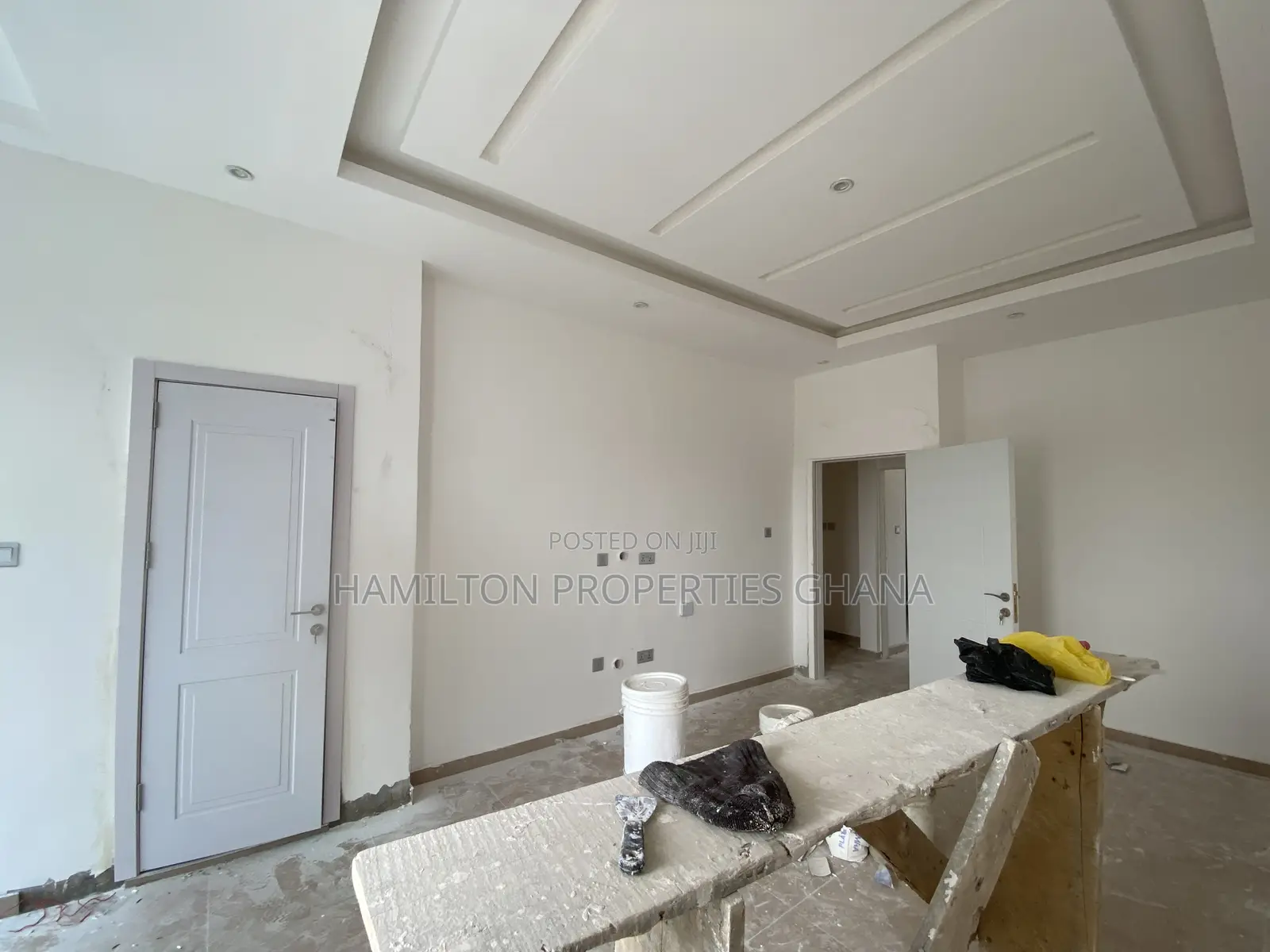 2bdrm House in Residence, School Junction for sale