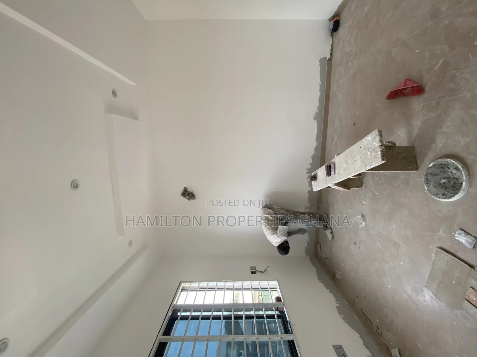 2bdrm House in Residence, School Junction for sale