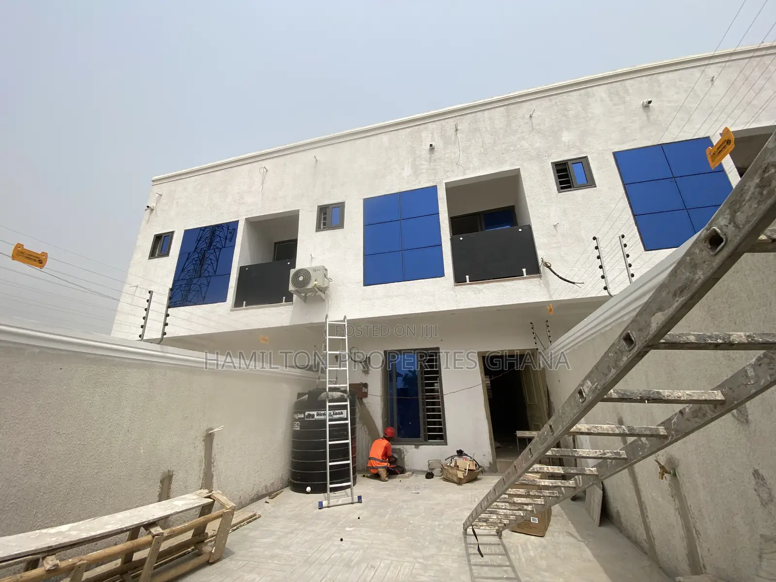 2bdrm House in Residence, School Junction for sale