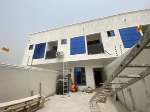 2bdrm House in Residence, School Junction for sale