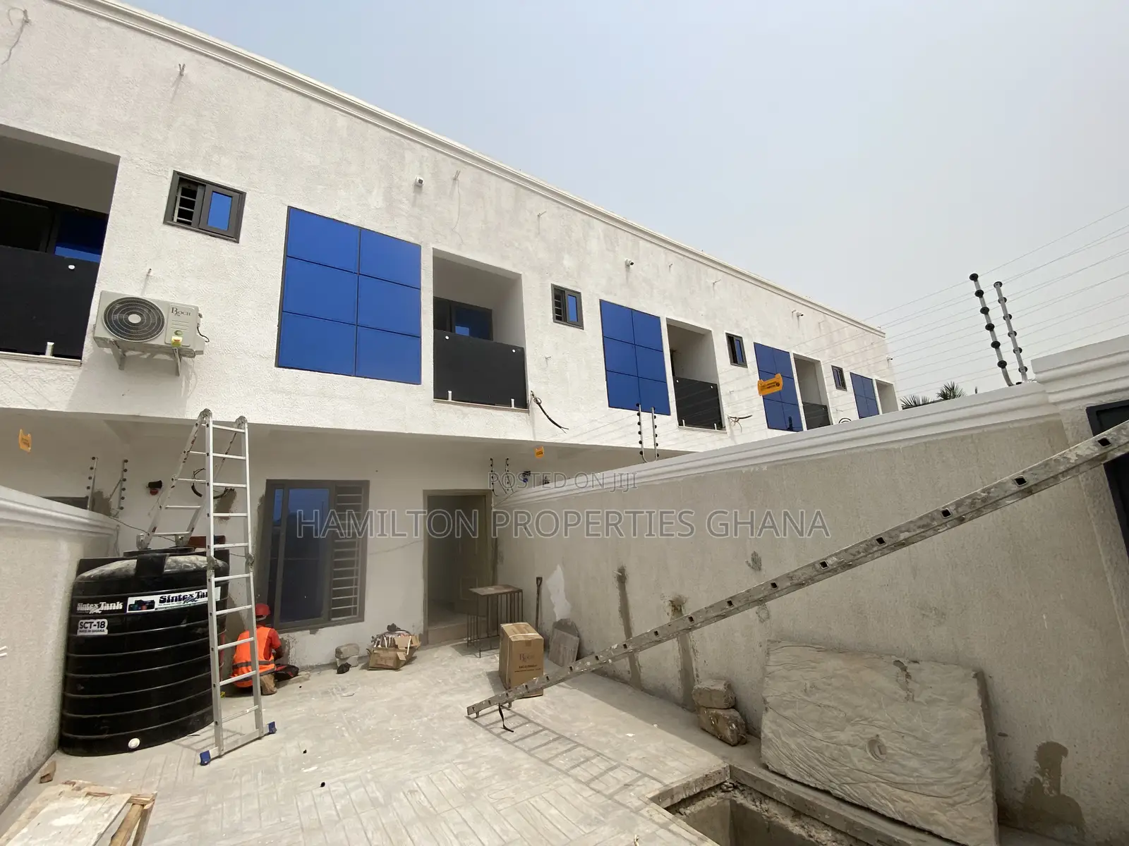 2bdrm House in Residence, School Junction for sale