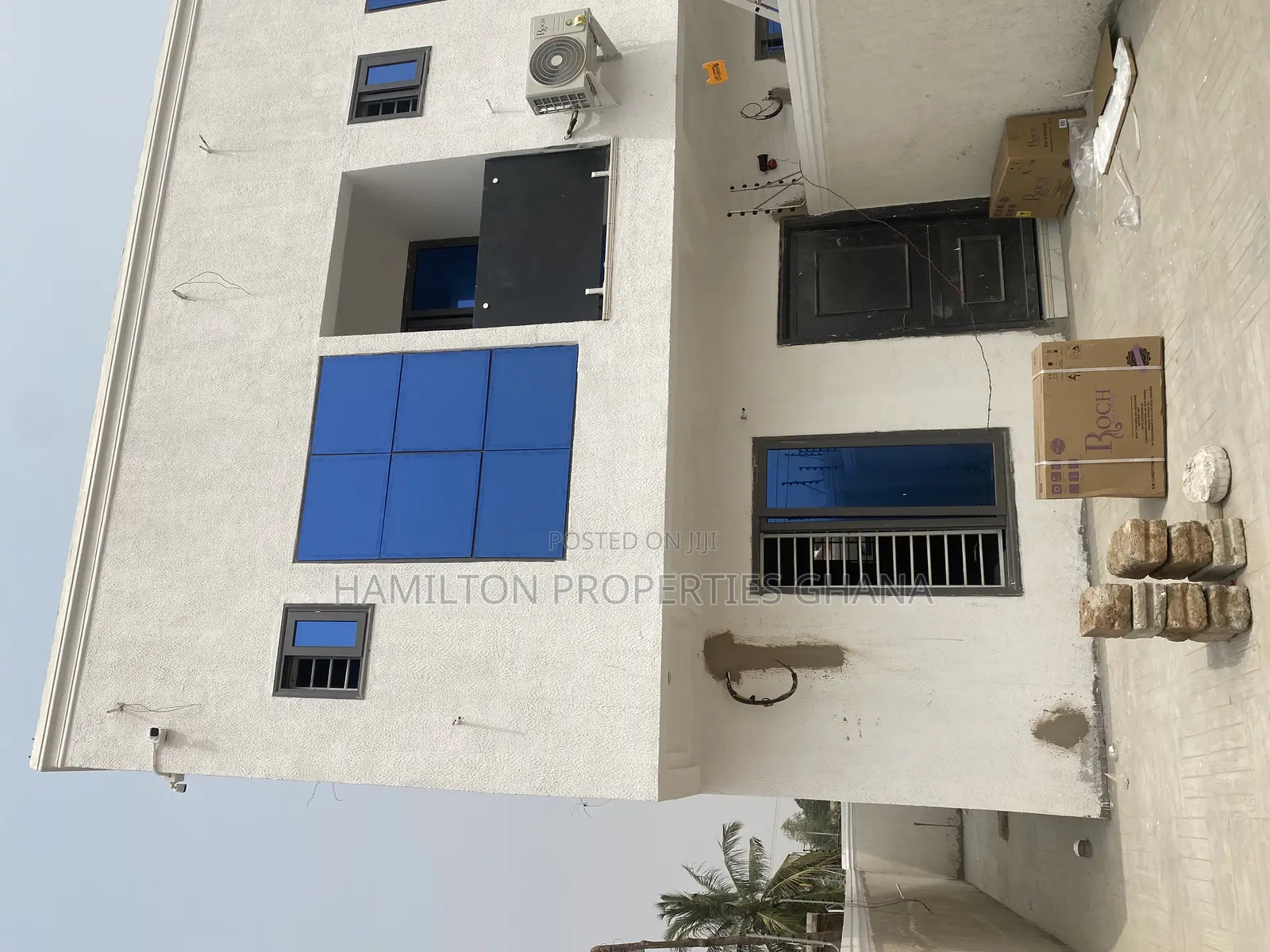 2bdrm House in Residence, School Junction for sale