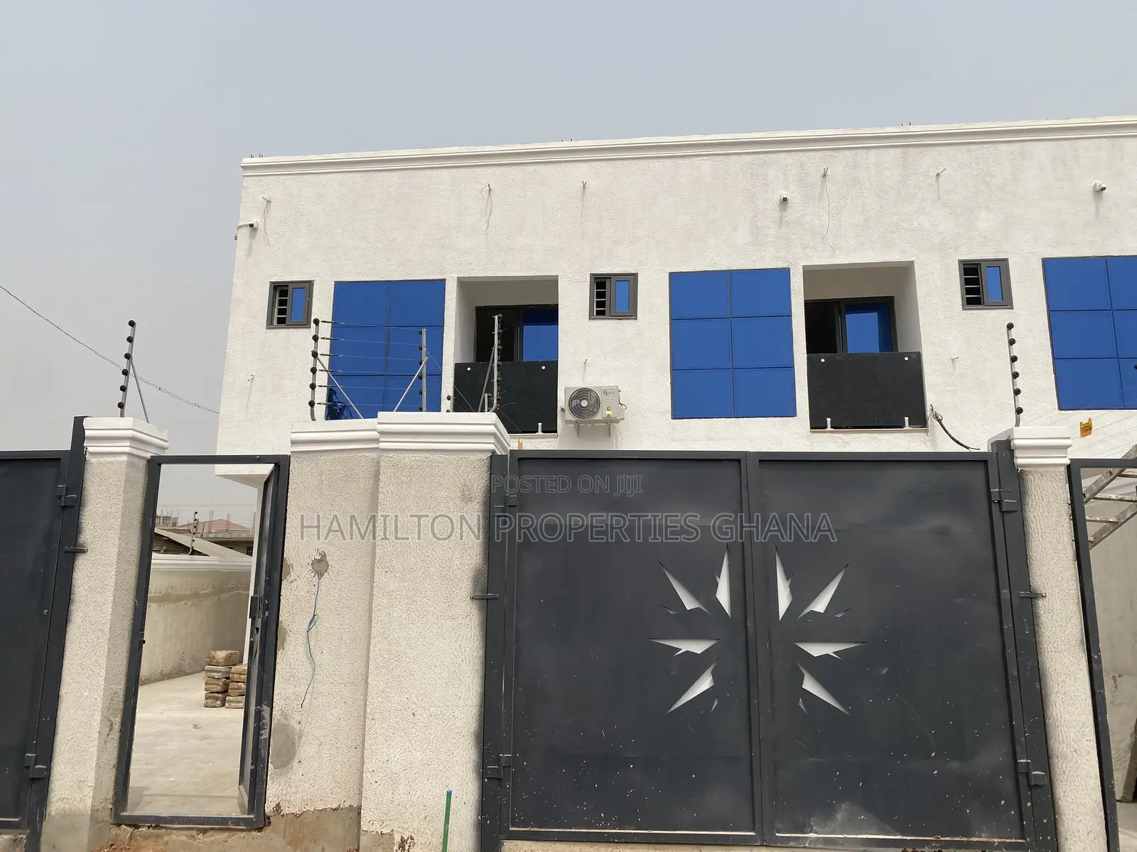 2bdrm House in Residence, School Junction for sale