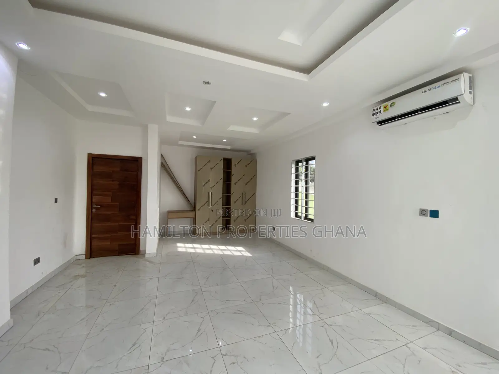 4bdrm Mansion in School Junction, Adjiriganor for sale